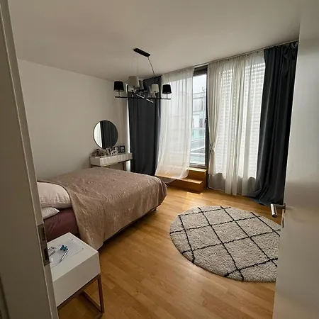 Wunderschoenes In Einem Grossen Neben Dem Brandenburger Tor Und Vom Adlon Habitación en casa particular